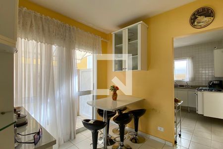 Casa de condomínio à venda com 320m², 4 quartos e 3 vagasCopa