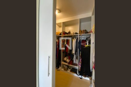 Casa de condomínio à venda com 320m², 4 quartos e 3 vagasCloset da suíte 3