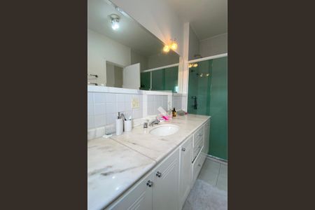 Casa de condomínio à venda com 320m², 4 quartos e 3 vagasBanheiro da Suíte 1