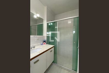 Casa de condomínio à venda com 320m², 4 quartos e 3 vagasBanheiro da Suíte 2