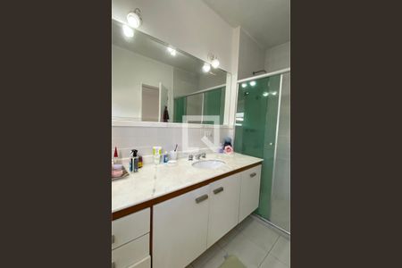 Casa de condomínio à venda com 320m², 4 quartos e 3 vagasBanheiro da Suíte 2