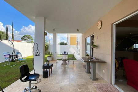 Casa de condomínio à venda com 320m², 4 quartos e 3 vagasVaranda