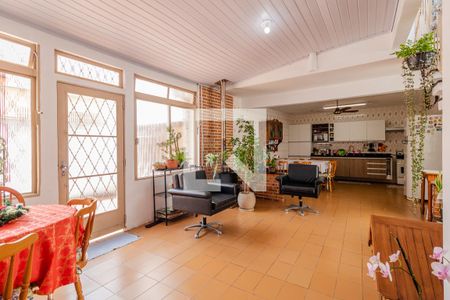 Casa à venda com 284m², 5 quartos e 3 vagas Casa à venda com 284m², 5 quartos e 3 vagasSala de jantar