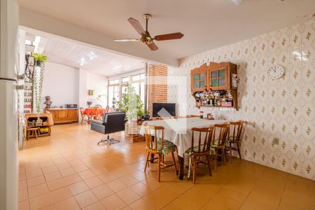 Casa à venda com 284m², 5 quartos e 3 vagas Casa à venda com 284m², 5 quartos e 3 vagasCozinha