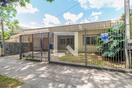 Casa à venda com 284m², 5 quartos e 3 vagas Casa à venda com 284m², 5 quartos e 3 vagasFachada