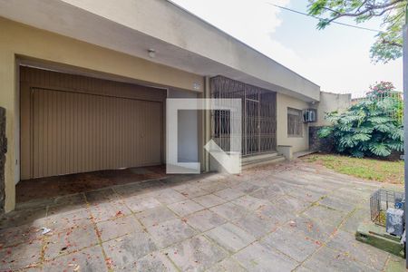 Casa à venda com 284m², 5 quartos e 3 vagas Casa à venda com 284m², 5 quartos e 3 vagasFachada