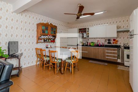 Casa à venda com 284m², 5 quartos e 3 vagas Casa à venda com 284m², 5 quartos e 3 vagasCozinha