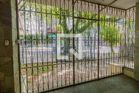 Vista de casa à venda com 5 quartos, 284m² em Jardim Botânico, Porto Alegre