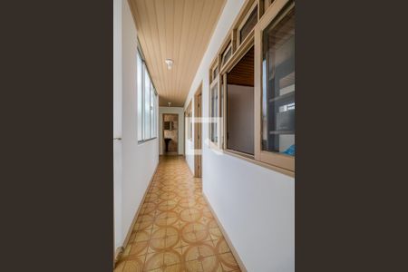 Casa à venda com 284m², 5 quartos e 3 vagas Casa à venda com 284m², 5 quartos e 3 vagasCorredor