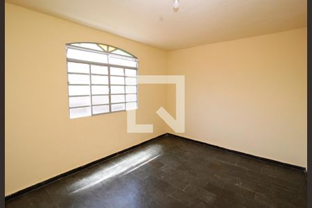 Sala de casa para alugar com 3 quartos, 150m² em Esplanada, Belo Horizonte