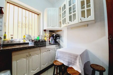 Casa à venda com 166m², 4 quartos e 4 vagasCozinha 