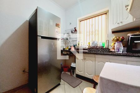 Casa à venda com 166m², 4 quartos e 4 vagasCozinha 