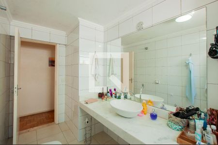 Apartamento à venda com 126m², 3 quartos e 1 vaga Apartamento à venda com 126m², 3 quartos e 1 vagaBanheiro Corredor