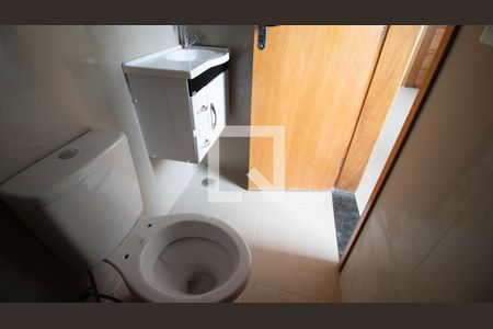 Banheiro de apartamento para alugar com 2 quartos, 54m² em Vila Nivi, São Paulo