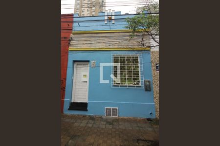 Casa à venda com 110m², 2 quartos e sem vaga Casa à venda com 110m², 2 quartos e sem vagaFachada