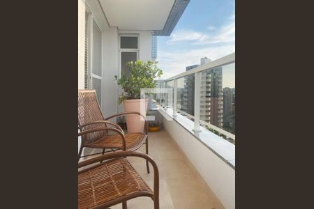 Apartamento à venda com 124m², 3 quartos e 2 vagas Apartamento à venda com 124m², 3 quartos e 2 vagasSacada