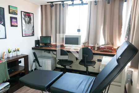 Casa à venda com 219m², 4 quartos e 2 vagasEscritório