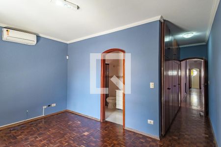 Casa à venda com 245m², 4 quartos e 2 vagas Casa à venda com 245m², 4 quartos e 2 vagasSuíte