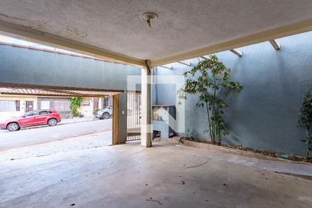 Casa à venda com 245m², 4 quartos e 2 vagas Casa à venda com 245m², 4 quartos e 2 vagasGaragem