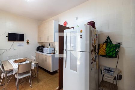 Casa à venda com 500m², 4 quartos e 2 vagasCozinha 