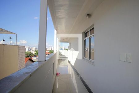 Corredor varanda – 2º piso de apartamento para alugar com 5 quartos, 180m² em Ipiranga, Belo Horizonte