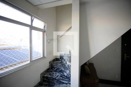 Apartamento à venda com 180m², 5 quartos e 4 vagasEscadas