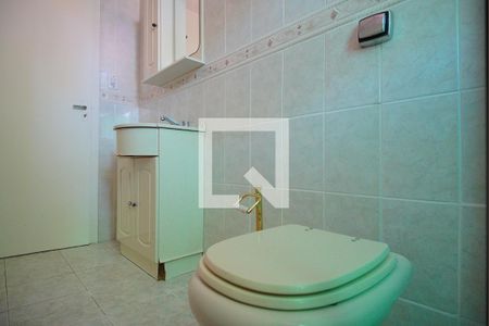 Banheiro de apartamento à venda com 2 quartos, 63m² em Higienópolis, Porto Alegre