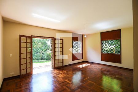 Sala  de casa de condomínio para alugar com 2 quartos, 130m² em Granja Viana, Cotia