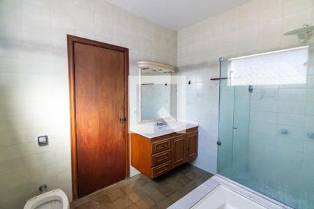 Banheiro da Suíte de casa para alugar com 3 quartos, 198m² em Vila Guarani (zona Sul), São Paulo