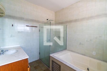 Banheiro da Suíte de casa para alugar com 3 quartos, 198m² em Vila Guarani (zona Sul), São Paulo
