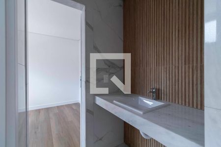 Apartamento à venda com 127m², 4 quartos e 3 vagasBanheiro das semi suítes 1 e 2 