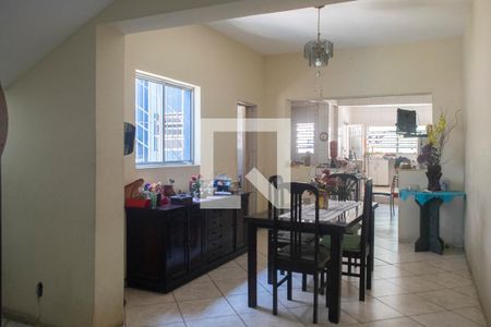 Casa à venda com 350m², 4 quartos e 3 vagas Casa à venda com 350m², 4 quartos e 3 vagasCopa