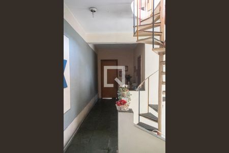 Casa à venda com 350m², 4 quartos e 3 vagas Casa à venda com 350m², 4 quartos e 3 vagasHall