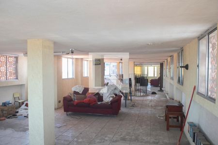 Casa à venda com 350m², 4 quartos e 3 vagas Casa à venda com 350m², 4 quartos e 3 vagasArea comum Salão