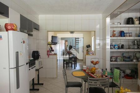 Casa à venda com 350m², 4 quartos e 3 vagas Casa à venda com 350m², 4 quartos e 3 vagasCozinha