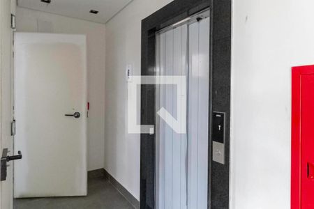 Apartamento à venda com 263m², 5 quartos e 4 vagas Apartamento à venda com 263m², 5 quartos e 4 vagasHall social