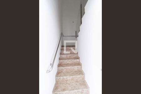 Apartamento à venda com 263m², 5 quartos e 4 vagas Apartamento à venda com 263m², 5 quartos e 4 vagasEscada