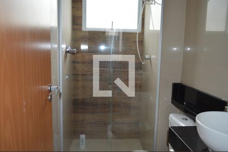 Banheiro de apartamento à venda com 2 quartos, 45m² em Chacaras Reunidas Santa Terezinha, Contagem