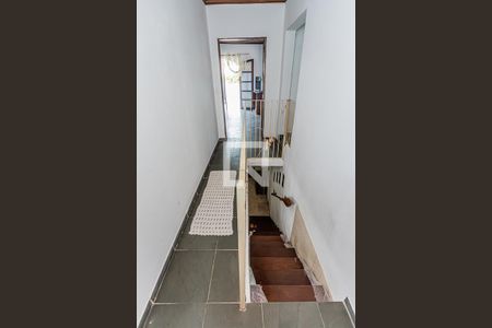 Corredor e escada de casa à venda com 4 quartos, 250m² em Vila Bruna, São Paulo