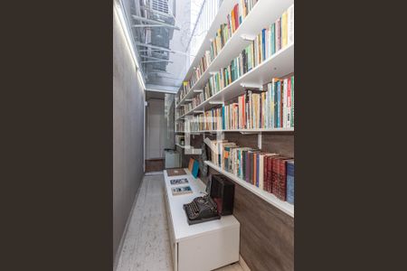 Biblioteca sala de casa à venda com 4 quartos, 307m² em Vila Gumercindo, São Paulo