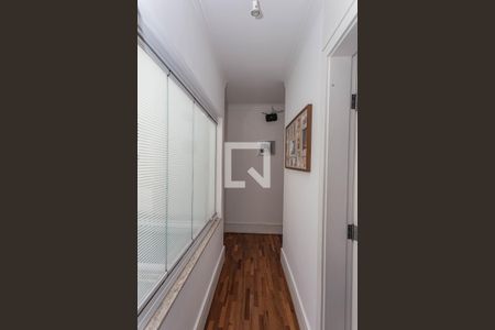 Casa à venda com 307m², 4 quartos e 2 vagasCorredor