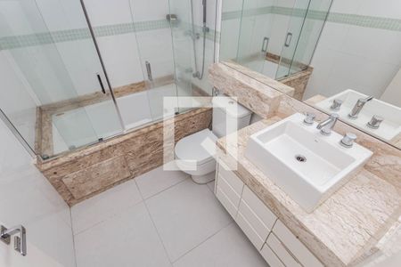 Casa à venda com 307m², 4 quartos e 2 vagasBanheiro