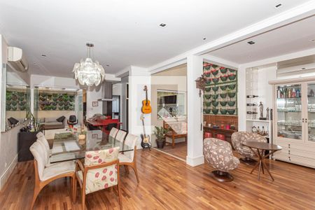 Sala de casa à venda com 4 quartos, 307m² em Vila Gumercindo, São Paulo