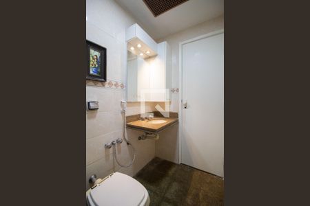 Apartamento para alugar com 210m², 3 quartos e 1 vaga Apartamento para alugar com 210m², 3 quartos e 1 vagaBanheiro social