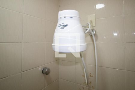 Apartamento para alugar com 210m², 3 quartos e 1 vaga Apartamento para alugar com 210m², 3 quartos e 1 vagaBanheiro da Suíte da Área de serviço - chuveiro elétrico
