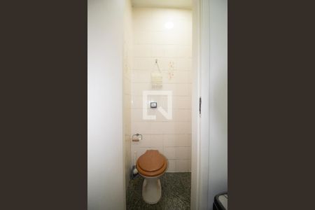 Apartamento para alugar com 210m², 3 quartos e 1 vaga Apartamento para alugar com 210m², 3 quartos e 1 vagaBanheiro da Suíte da Área de serviço