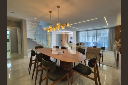 Sala de casa de condomínio à venda com 5 quartos, 490m² em Recreio dos Bandeirantes, Rio de Janeiro