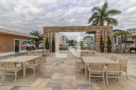 Casa de condomínio à venda com 490m², 5 quartos e 3 vagas Casa de condomínio à venda com 490m², 5 quartos e 3 vagasÁrea comum