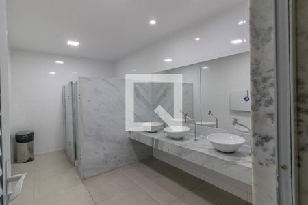 Casa de condomínio à venda com 490m², 5 quartos e 3 vagas Casa de condomínio à venda com 490m², 5 quartos e 3 vagasÁrea comum