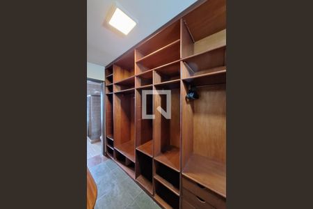 Casa à venda com 490m², 3 quartos e 3 vagasCloset da suíte 2